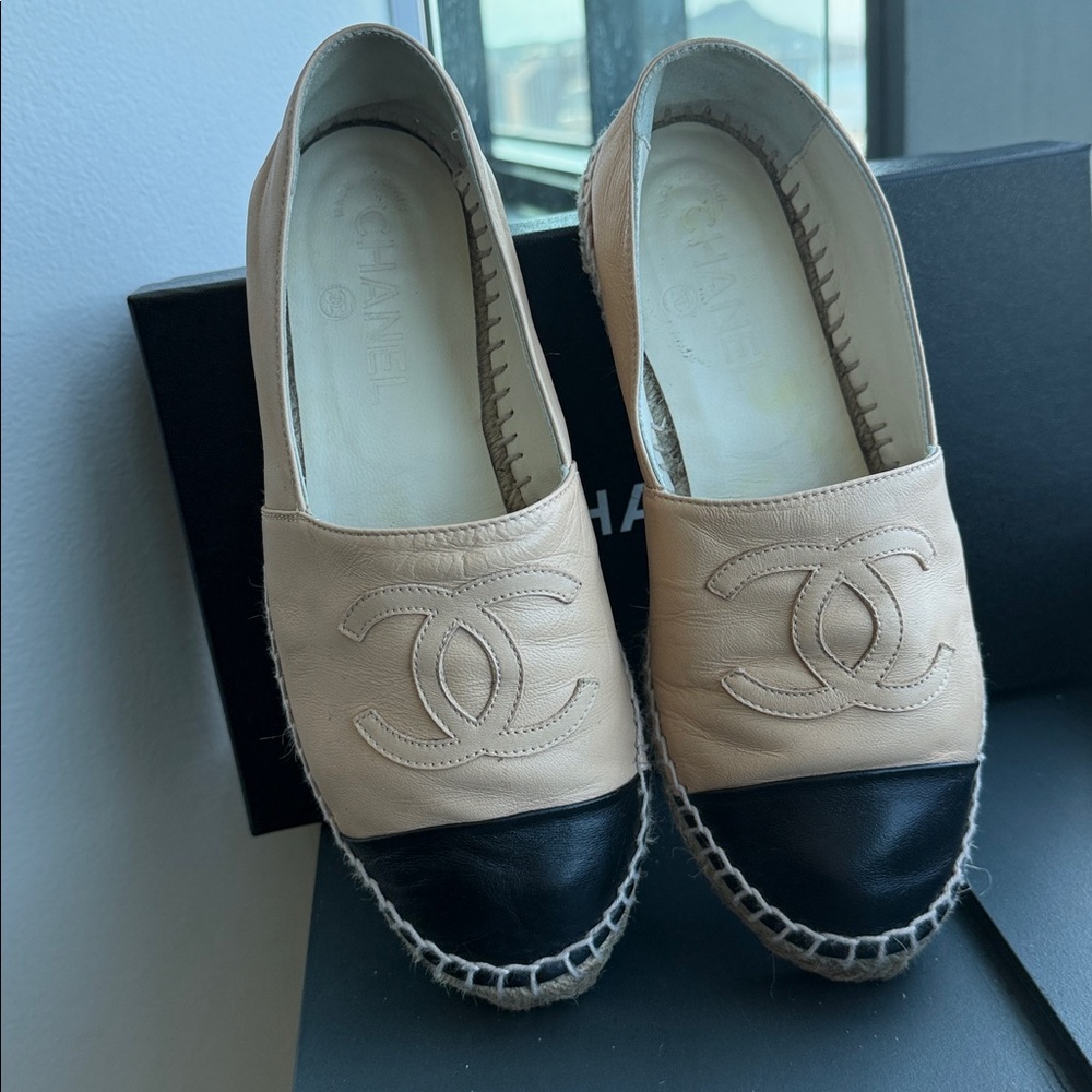 Chanel Espadrilles - size 7, comes with designer box & 2 dust bags - Picture 8 of 10